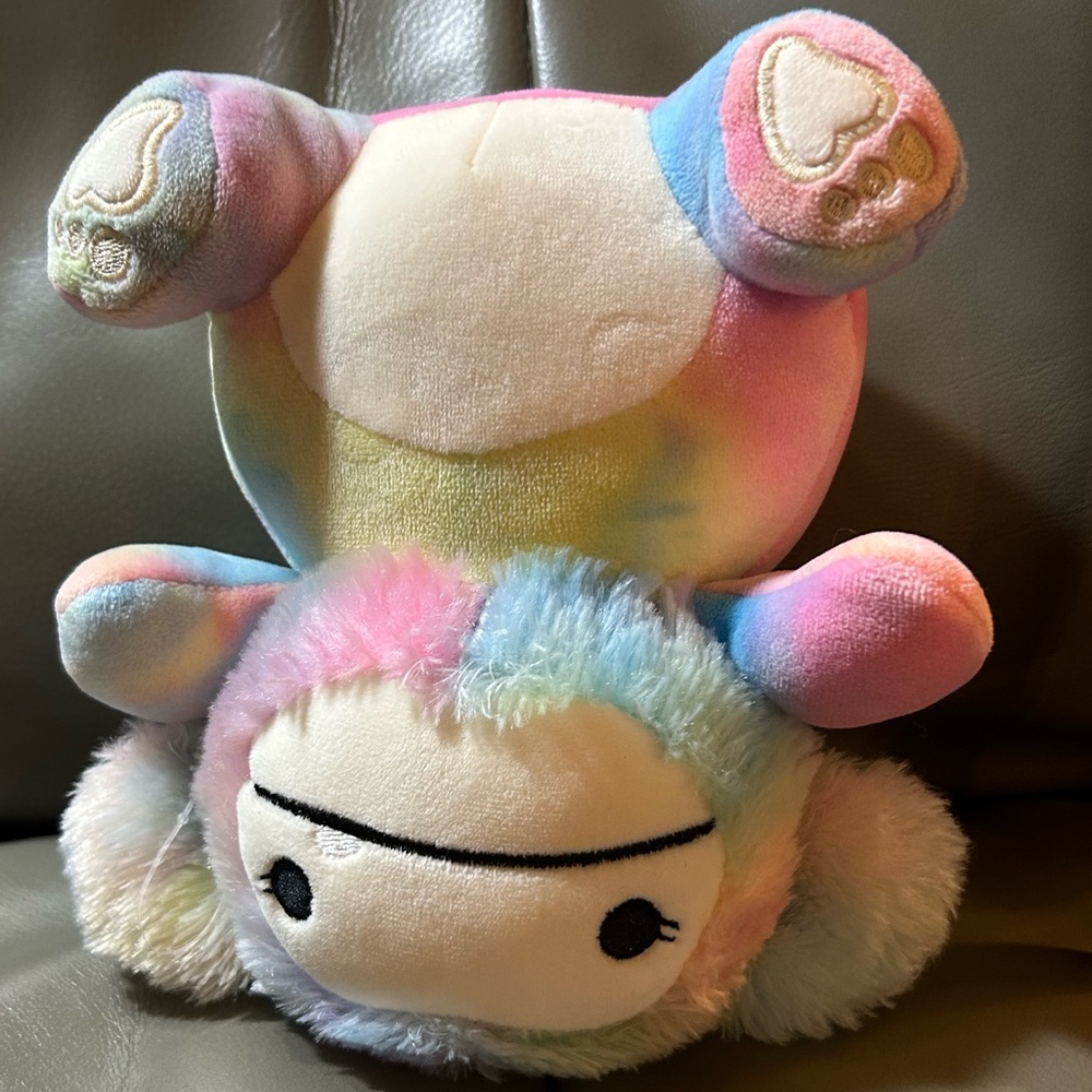 Bigfoot Squeeze Mallow 7" I think this may be Zaylee w paw-prints on feet